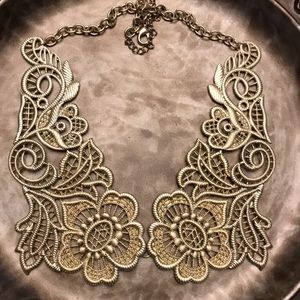 Lace detail statement necklace collar